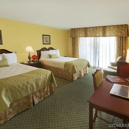Clarion Hotel & Suites - Convention Center Fredericksburg Buitenkant foto